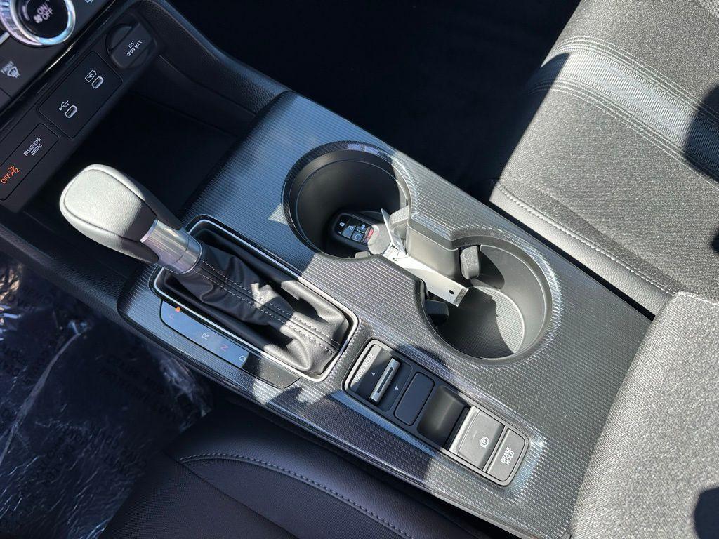 new 2025 Honda Civic Hybrid car, priced at $30,555