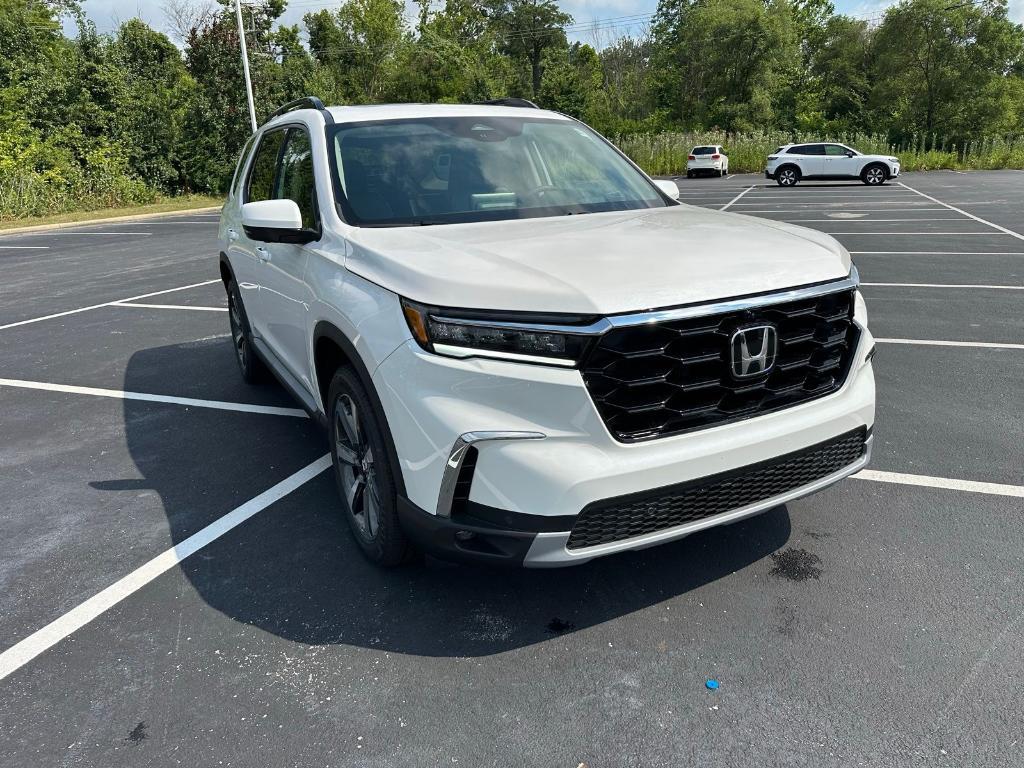 new 2025 Honda Pilot car, priced at $55,715