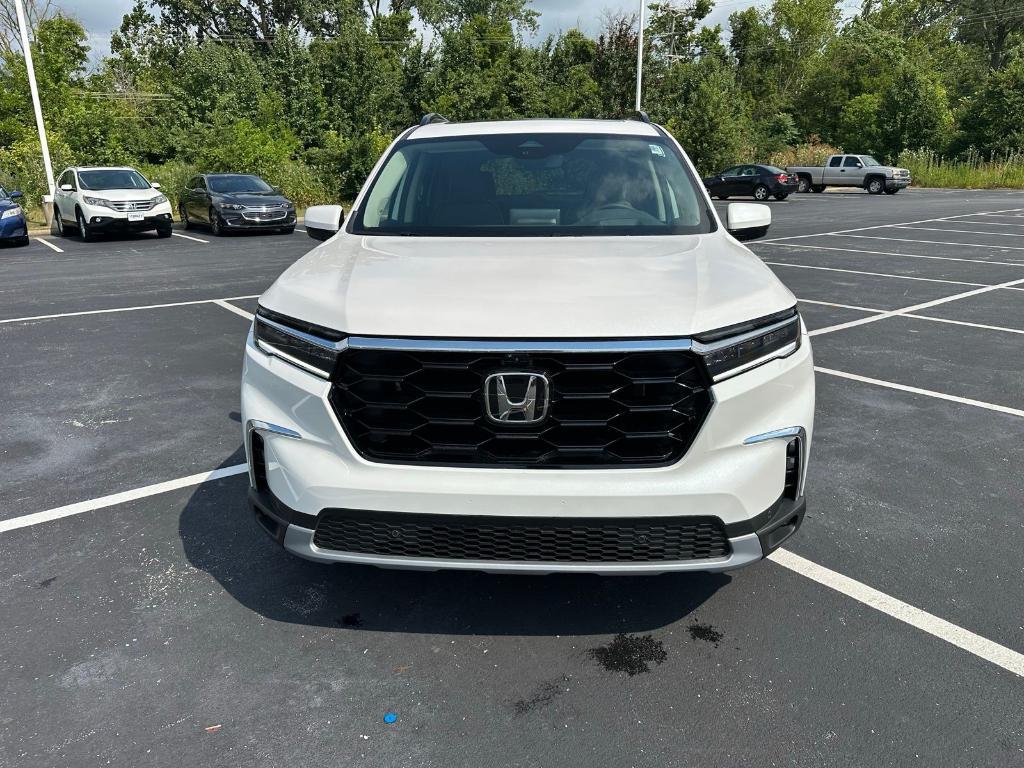 new 2025 Honda Pilot car, priced at $55,715