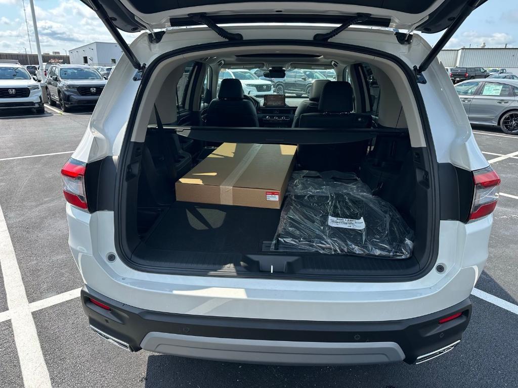 new 2025 Honda Pilot car, priced at $55,715