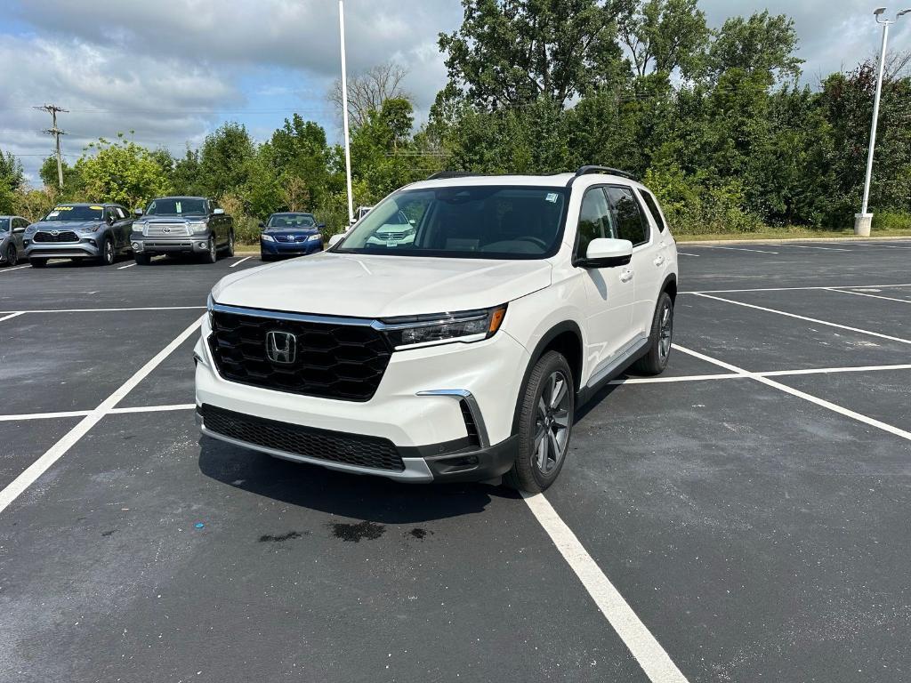 new 2025 Honda Pilot car, priced at $55,715
