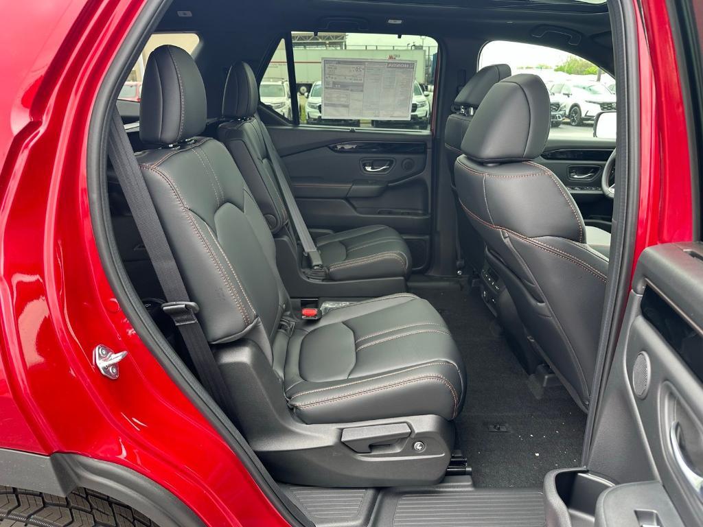 new 2025 Honda Pilot car, priced at $51,350