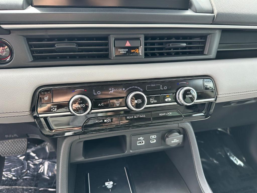 new 2025 Honda Pilot car, priced at $48,280