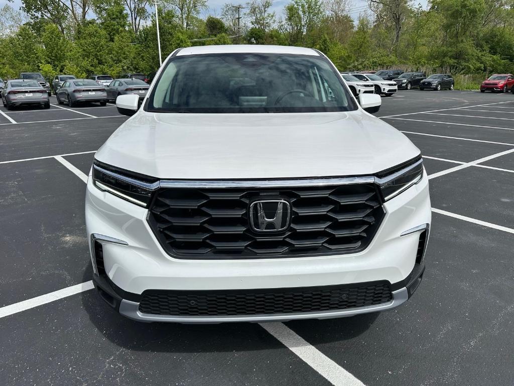 new 2025 Honda Pilot car, priced at $48,280