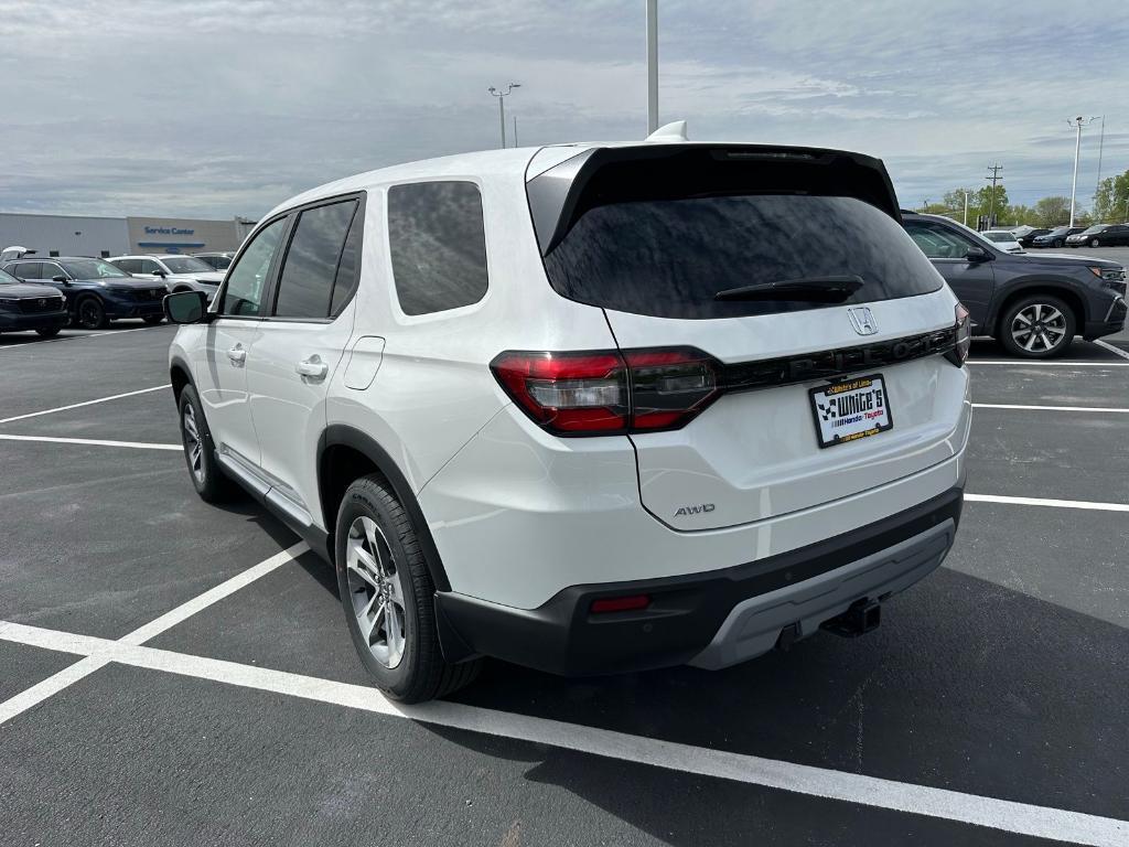new 2025 Honda Pilot car, priced at $48,280