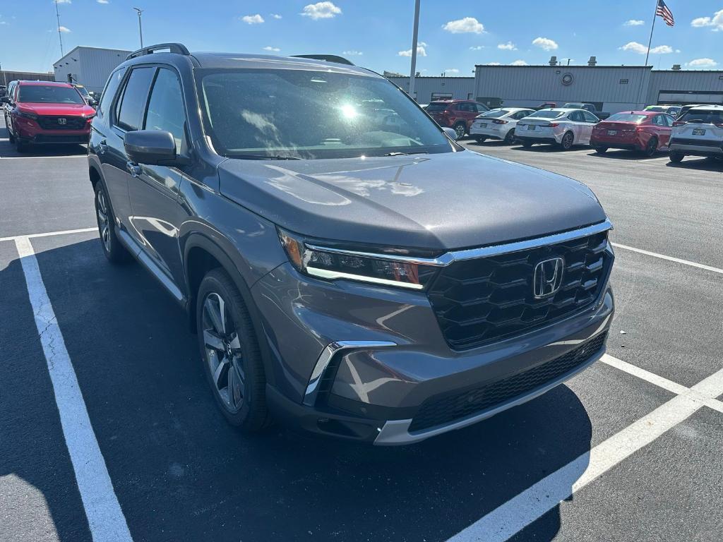 new 2025 Honda Pilot car, priced at $54,575