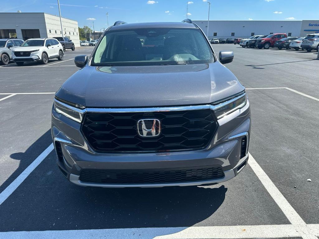 new 2025 Honda Pilot car, priced at $54,575