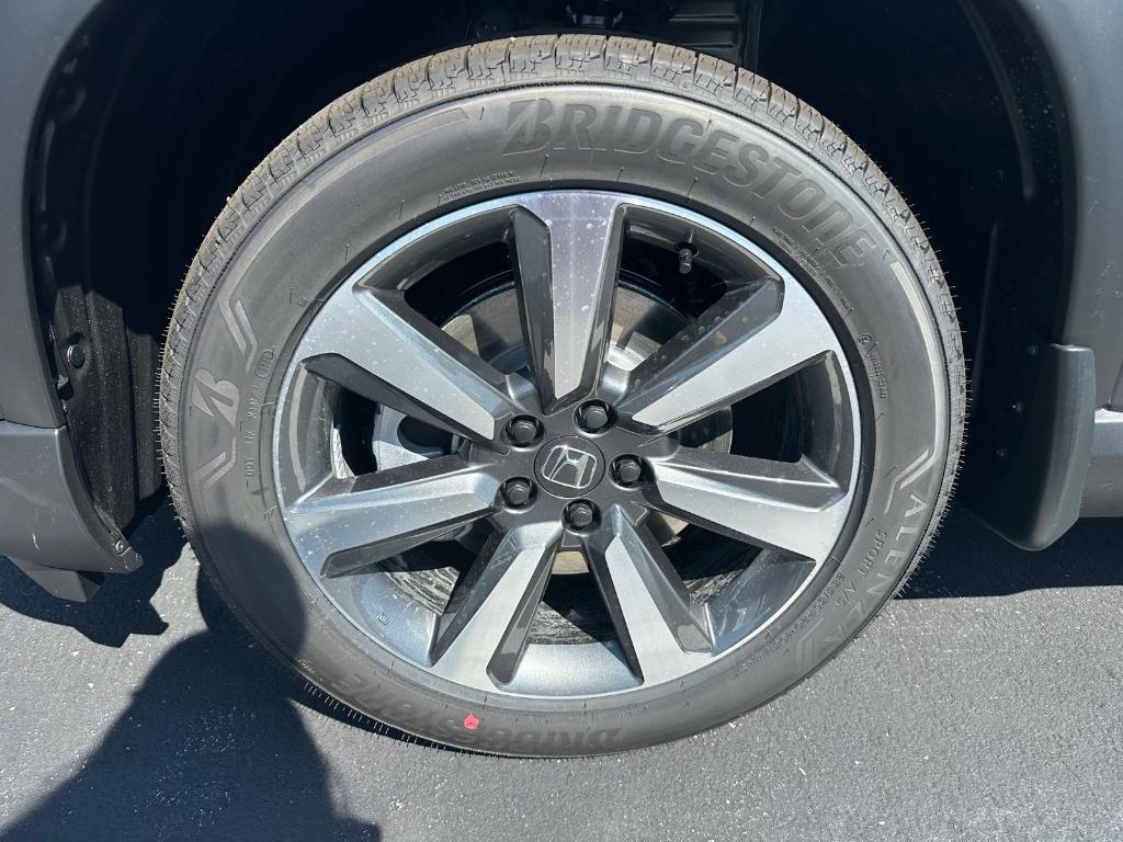new 2025 Honda Pilot car, priced at $54,575