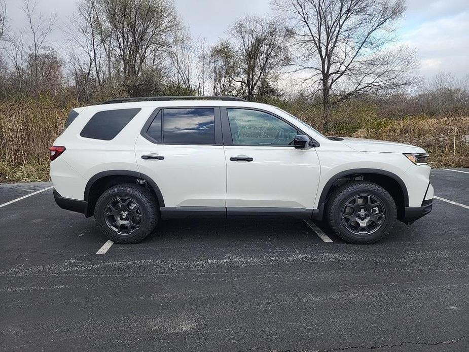 new 2025 Honda Pilot car, priced at $51,250