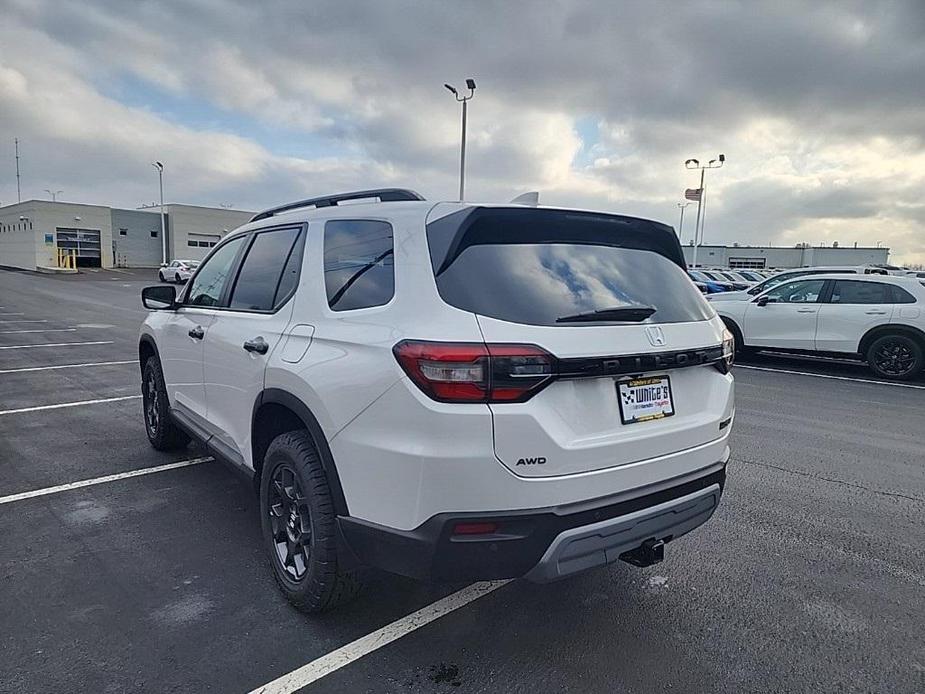 new 2025 Honda Pilot car, priced at $51,250