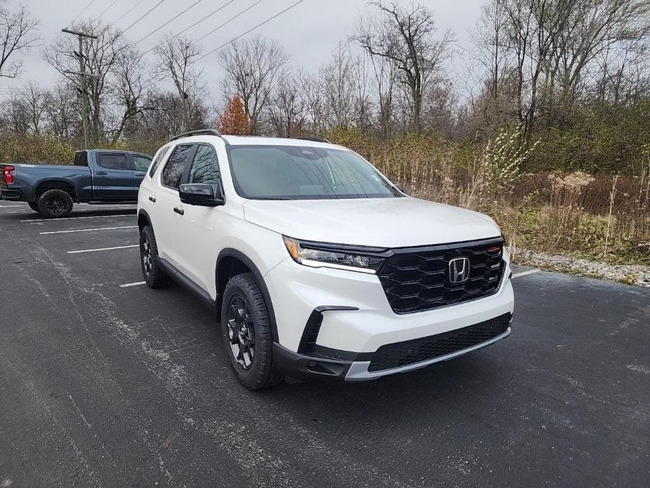 new 2025 Honda Pilot car, priced at $51,250