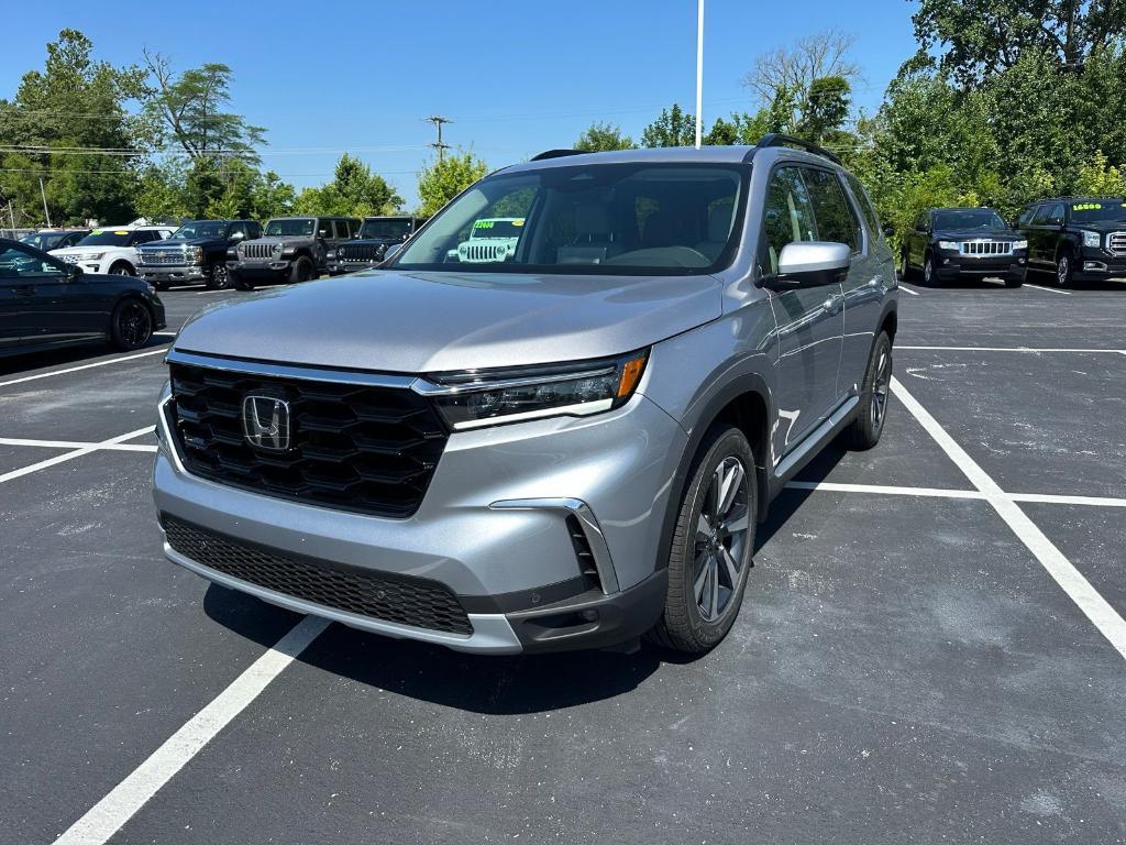 new 2025 Honda Pilot car, priced at $51,095