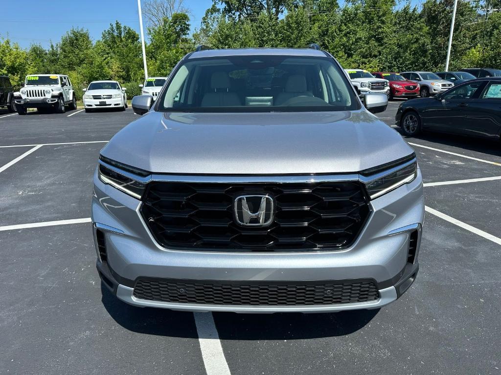 new 2025 Honda Pilot car, priced at $51,095