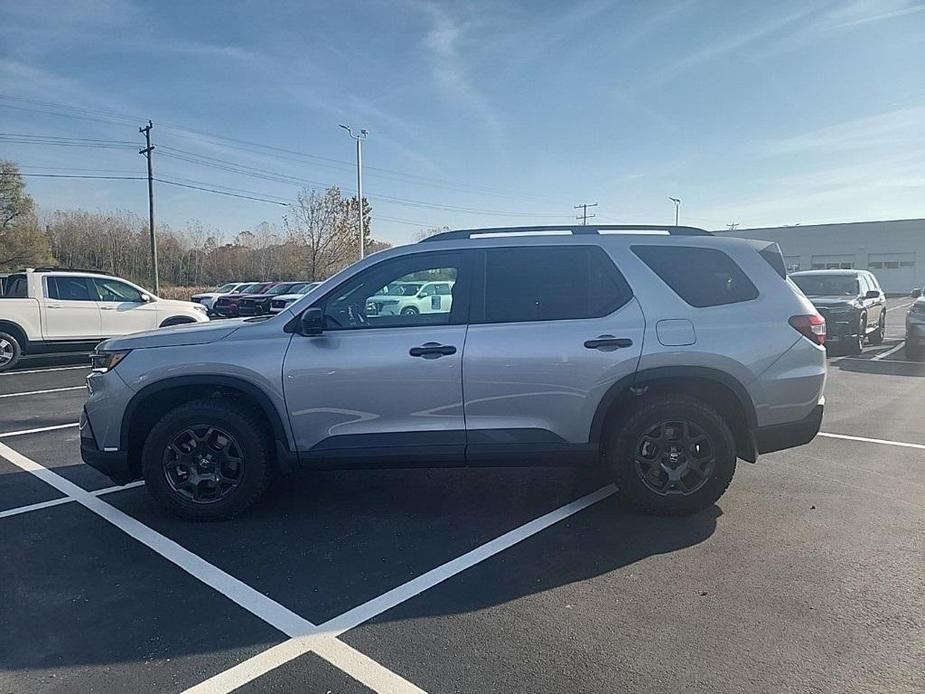 new 2025 Honda Pilot car, priced at $51,580