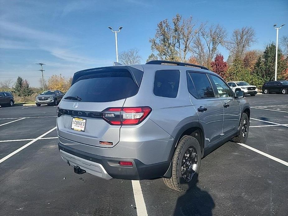 new 2025 Honda Pilot car, priced at $51,580