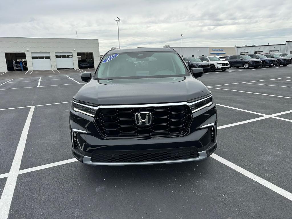 new 2025 Honda Pilot car, priced at $55,305