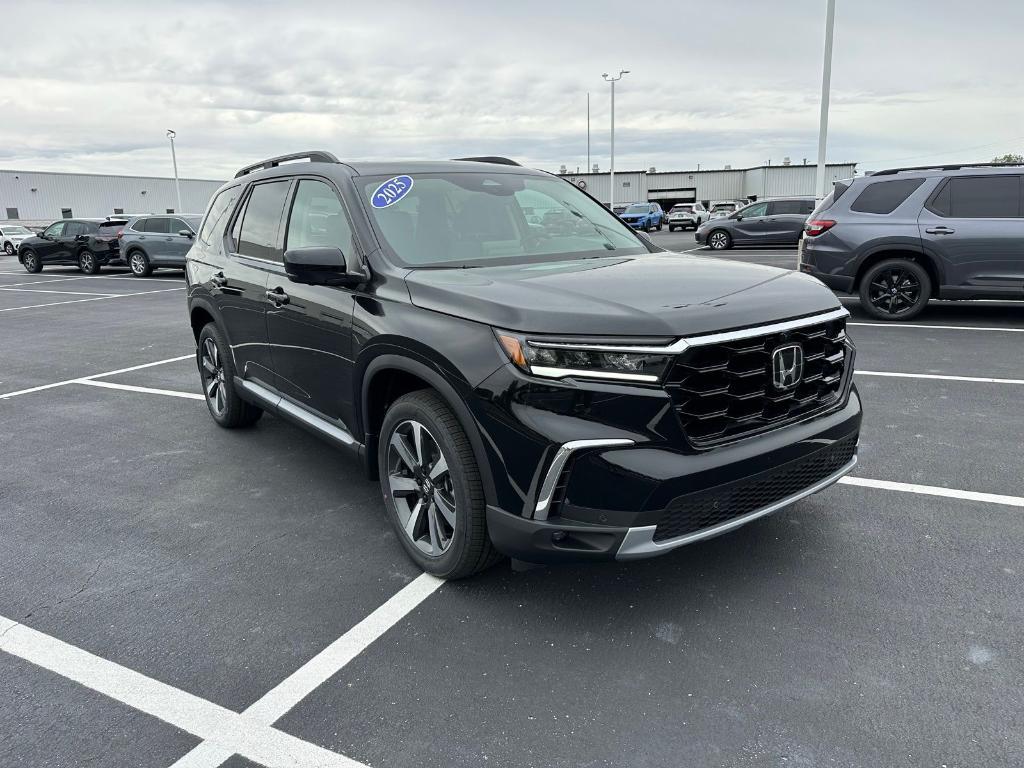 new 2025 Honda Pilot car, priced at $55,305