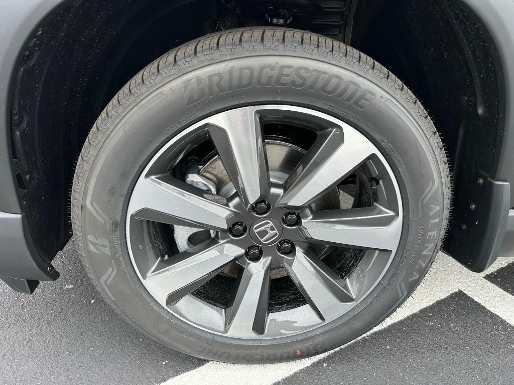 new 2025 Honda Pilot car, priced at $55,305