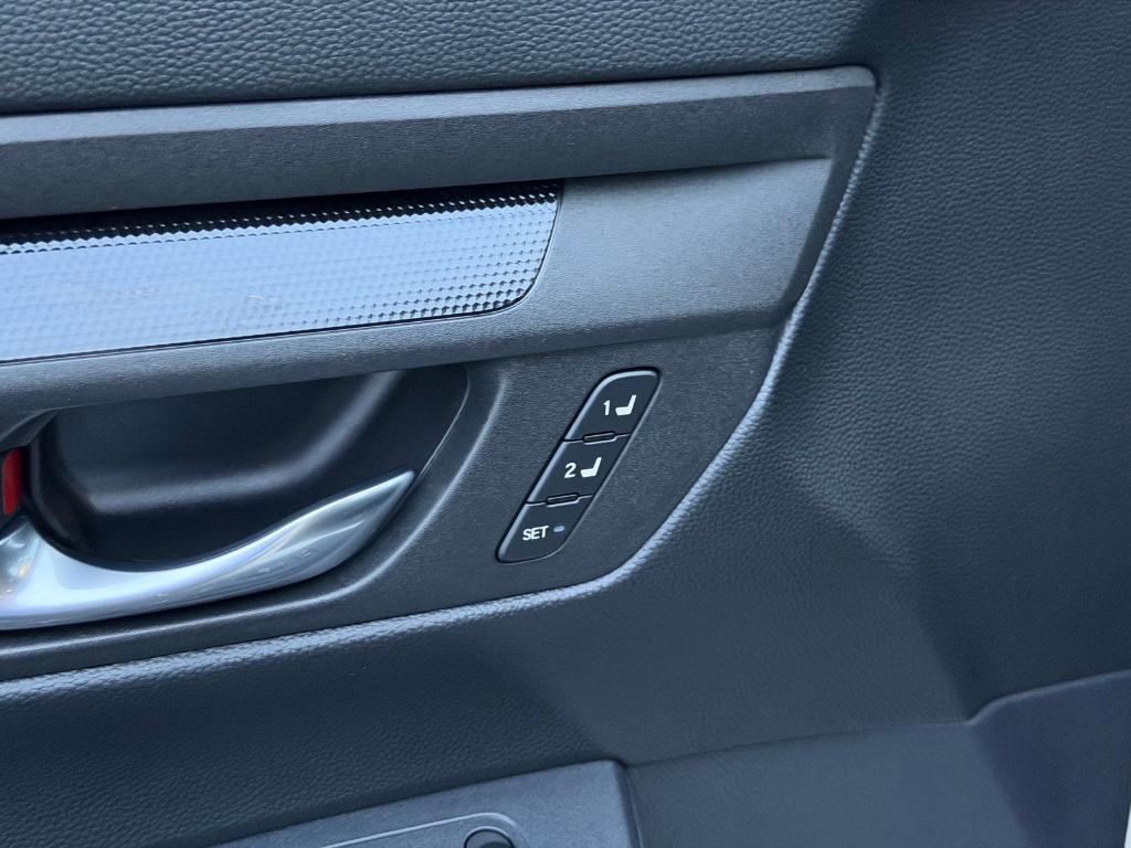 used 2025 Honda CR-V Hybrid car, priced at $35,800