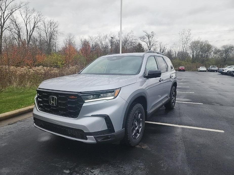 new 2025 Honda Pilot car, priced at $51,580