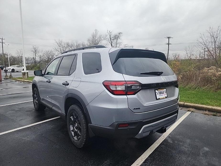 new 2025 Honda Pilot car, priced at $51,580