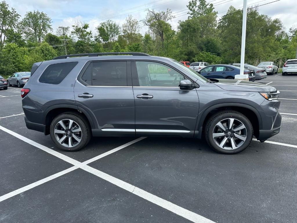new 2025 Honda Pilot car, priced at $51,825