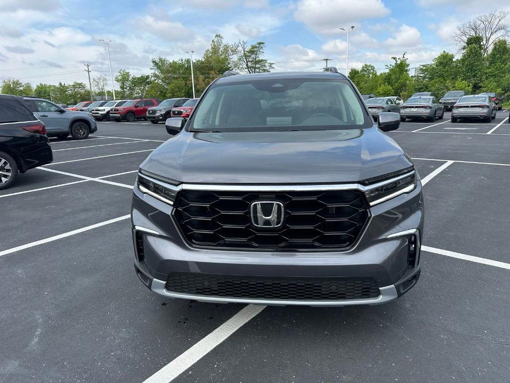 new 2025 Honda Pilot car, priced at $51,825