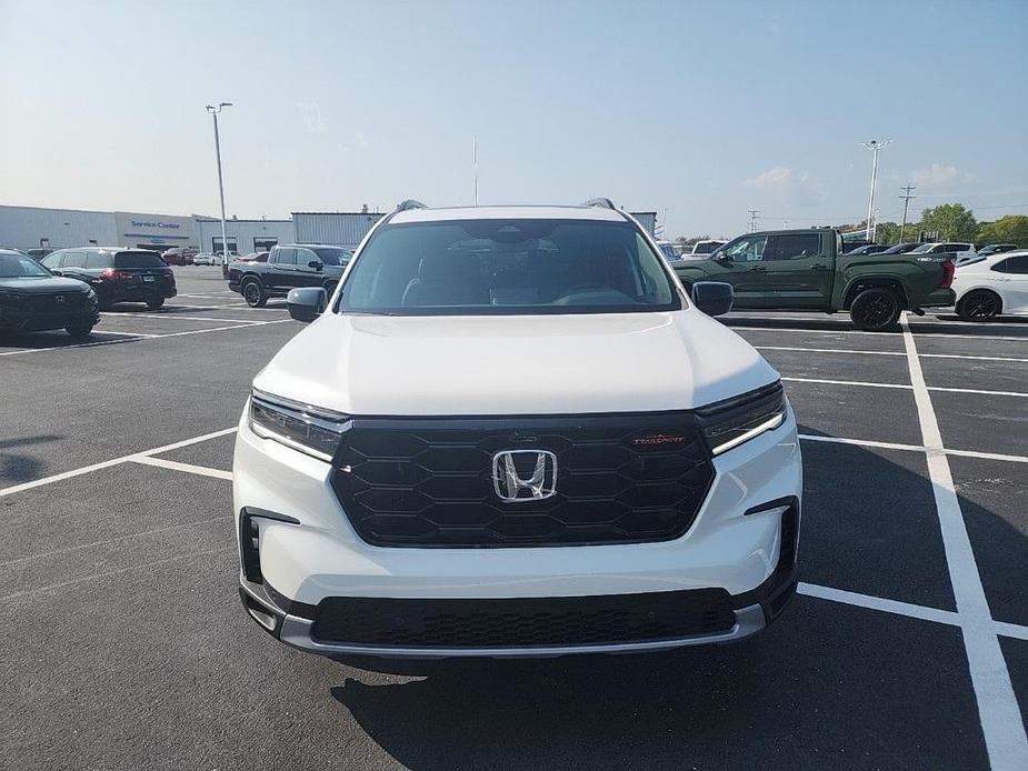 new 2025 Honda Pilot car, priced at $50,950