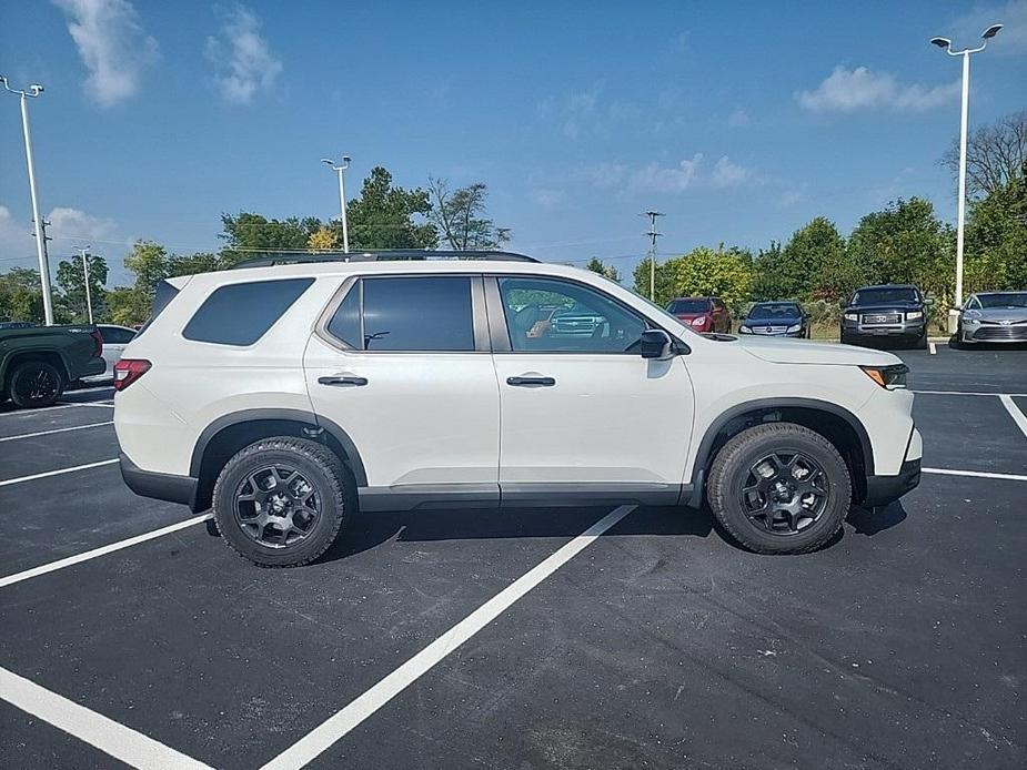 new 2025 Honda Pilot car, priced at $50,950