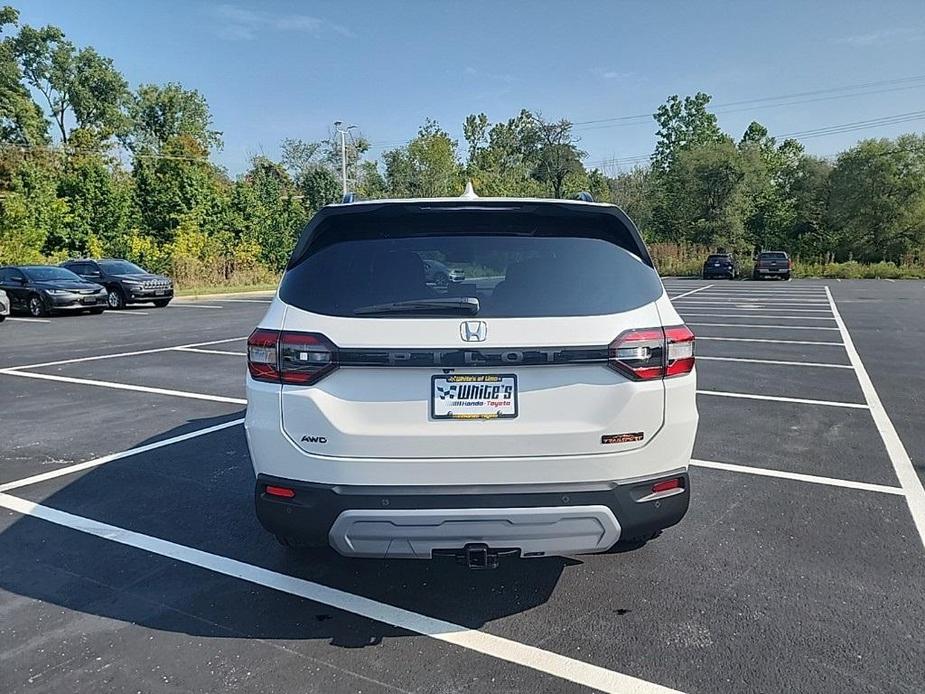 new 2025 Honda Pilot car, priced at $50,950