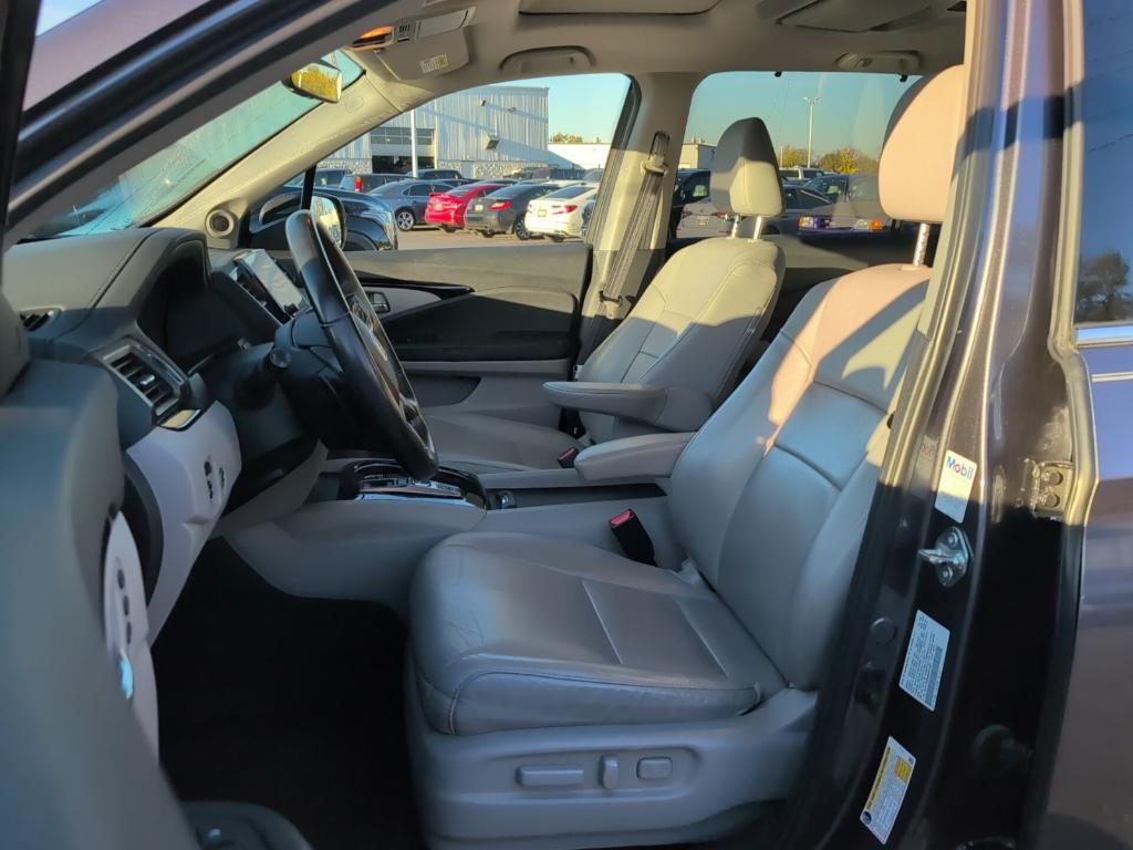 used 2021 Honda Pilot car, priced at $26,900