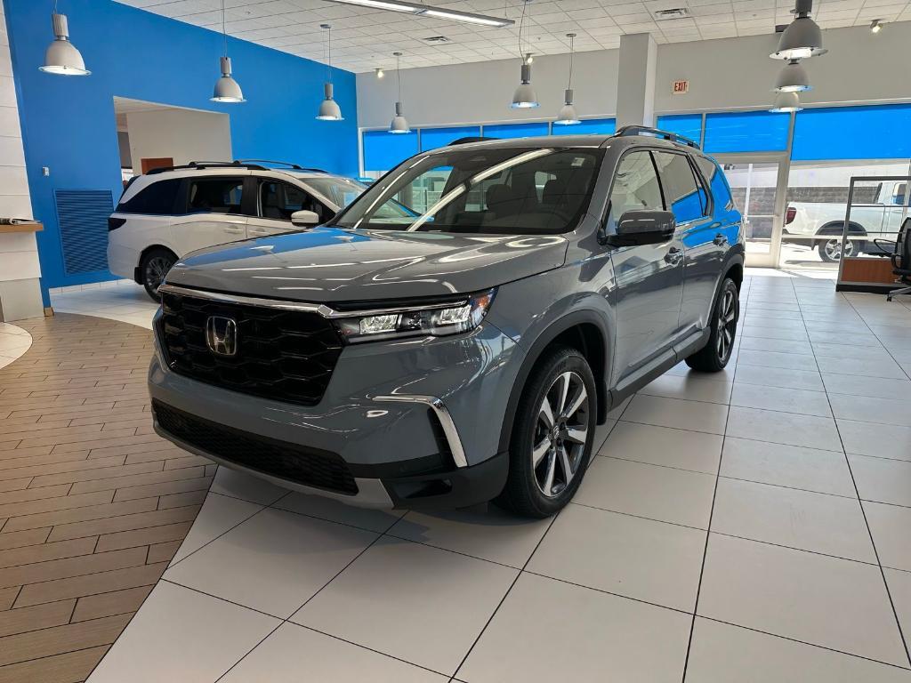 new 2025 Honda Pilot car, priced at $51,550