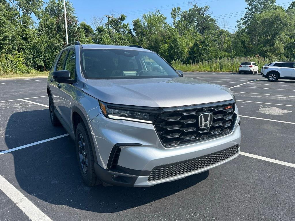new 2025 Honda Pilot car, priced at $50,895