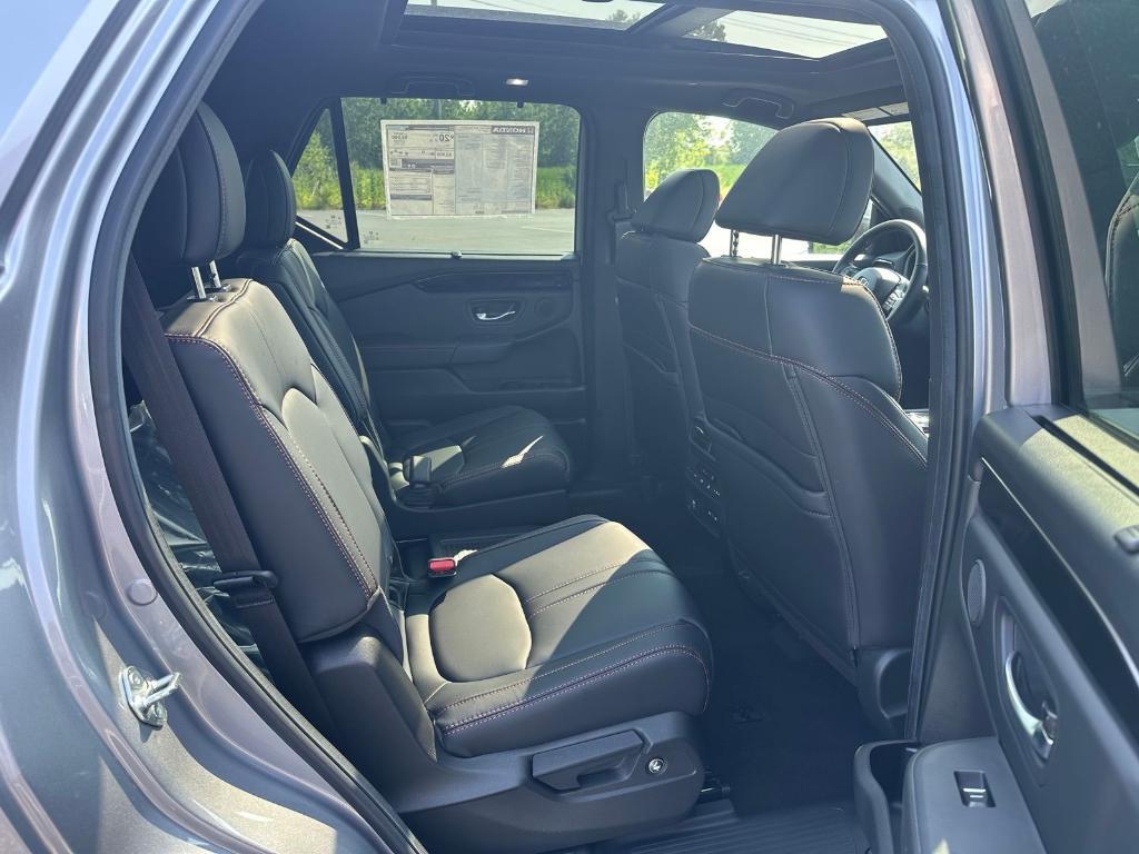 new 2025 Honda Pilot car, priced at $50,895