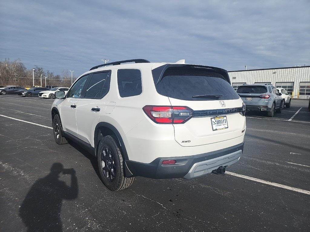 new 2025 Honda Pilot car, priced at $51,250