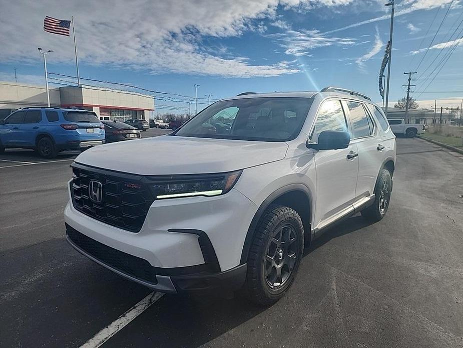 new 2025 Honda Pilot car, priced at $51,250