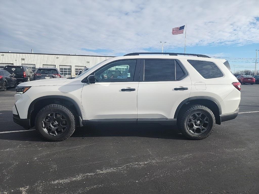 new 2025 Honda Pilot car, priced at $51,250