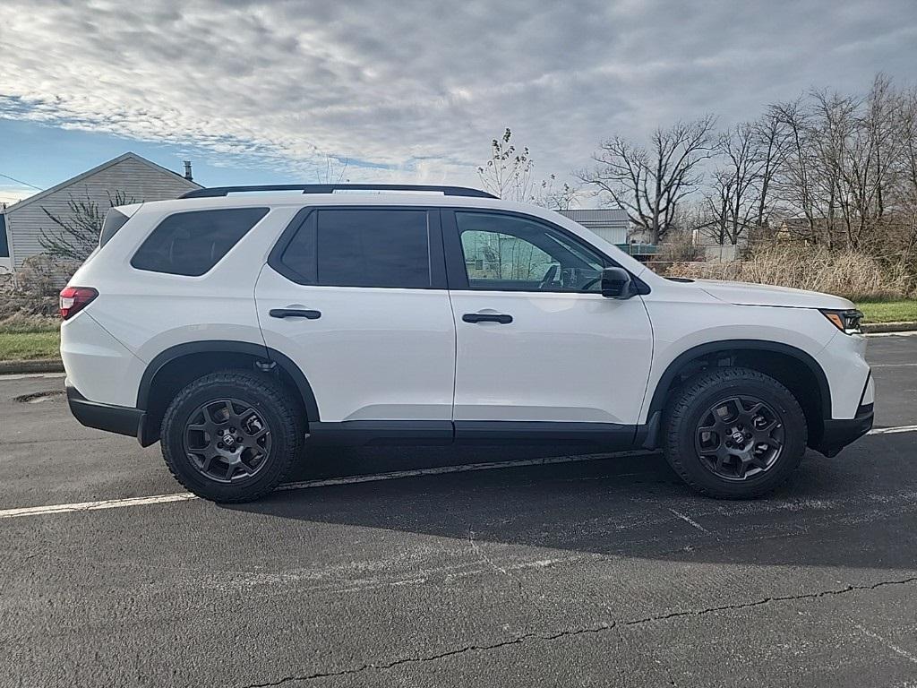 new 2025 Honda Pilot car, priced at $51,250