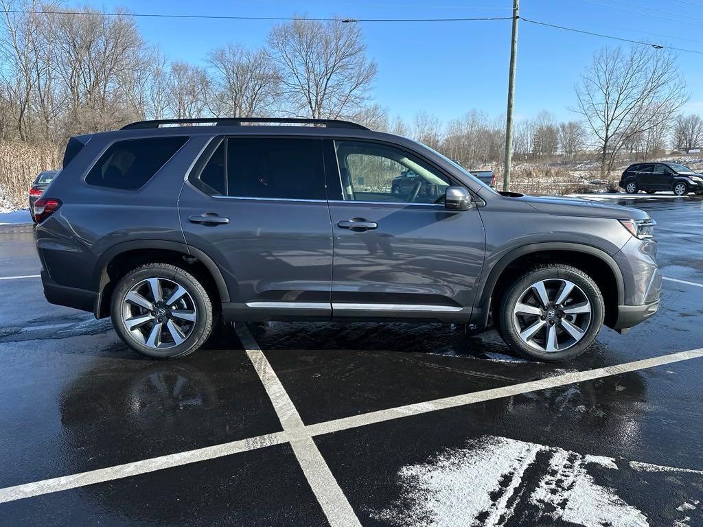 new 2025 Honda Pilot car, priced at $54,475