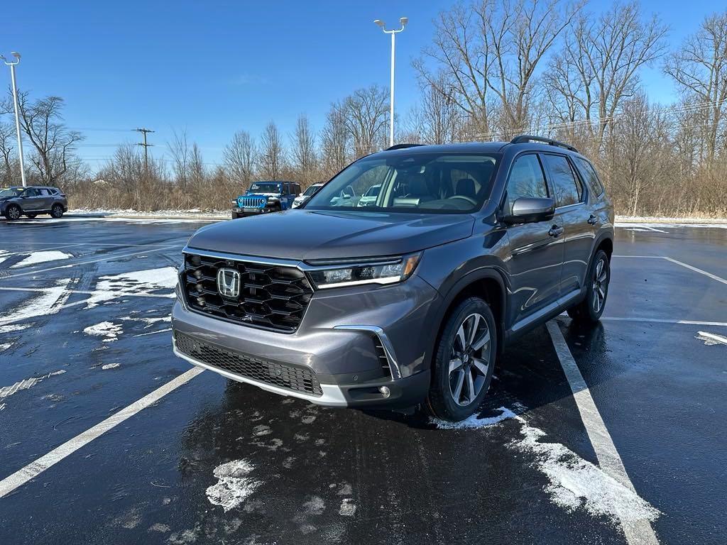 new 2025 Honda Pilot car, priced at $54,475