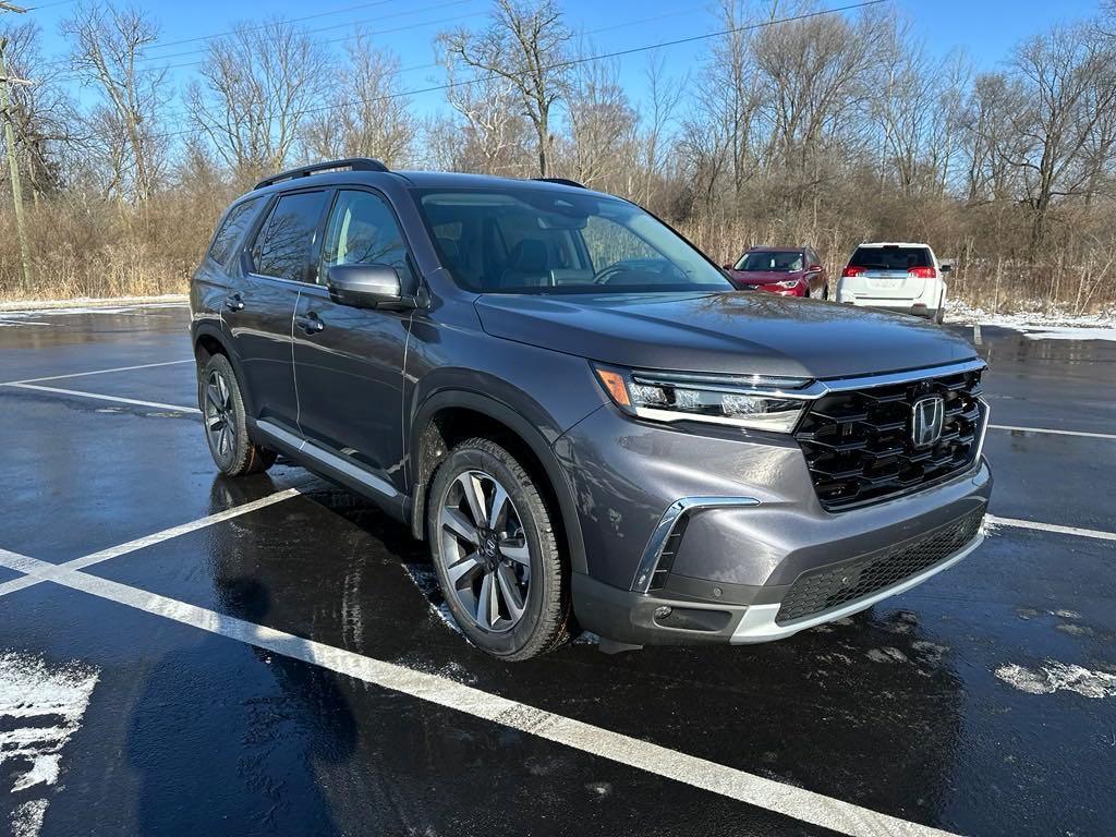 new 2025 Honda Pilot car, priced at $54,475