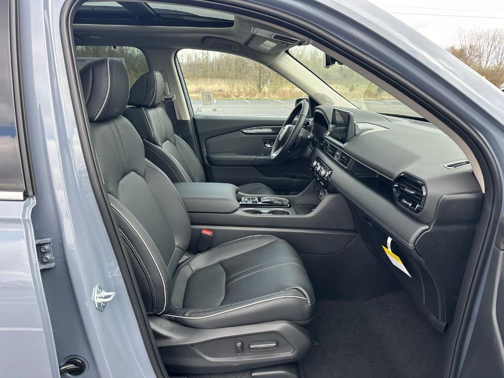 new 2025 Honda Pilot car, priced at $55,030