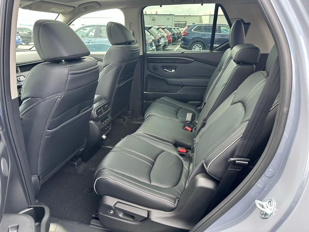 new 2025 Honda Pilot car, priced at $54,985