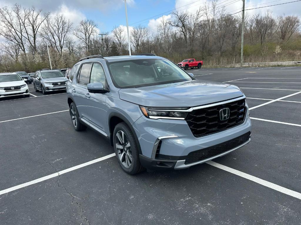 new 2025 Honda Pilot car, priced at $54,985