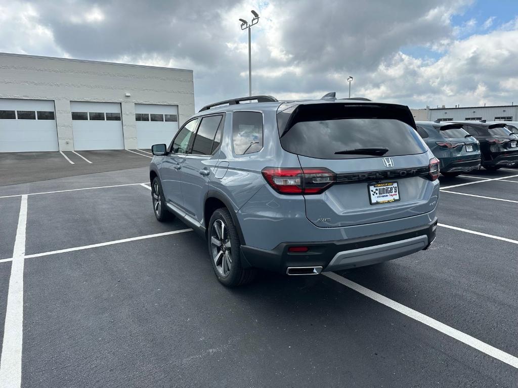 new 2025 Honda Pilot car, priced at $54,985