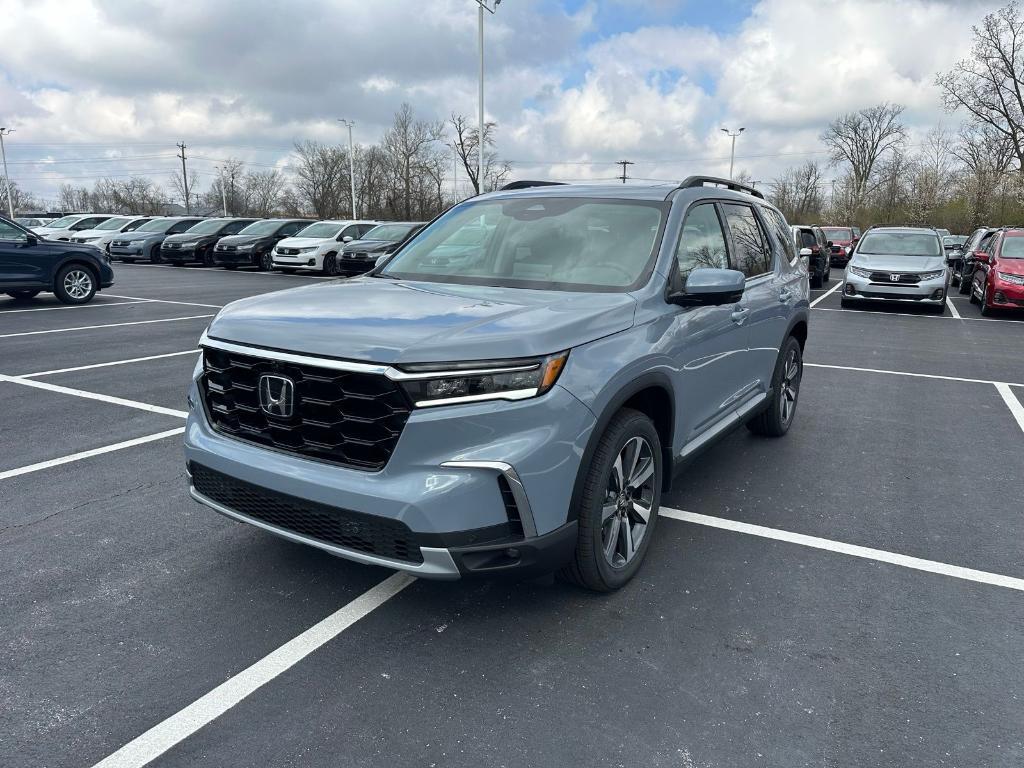 new 2025 Honda Pilot car, priced at $54,985
