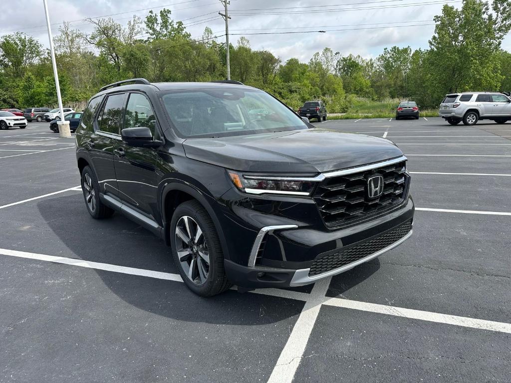 new 2025 Honda Pilot car, priced at $54,575