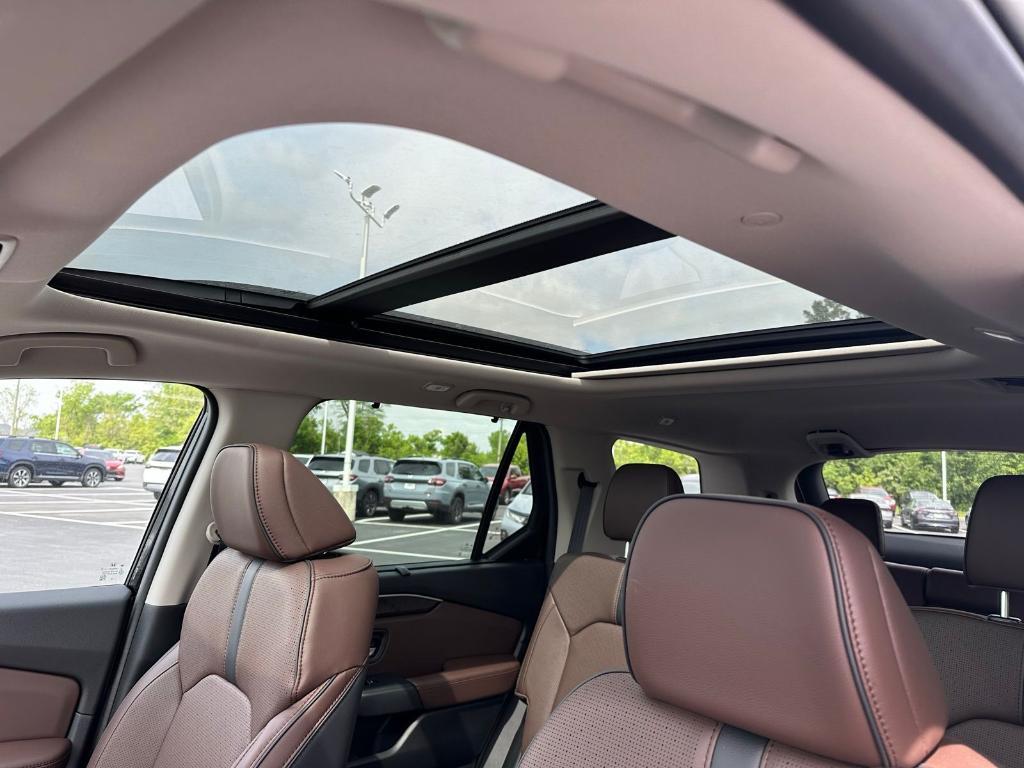 new 2025 Honda Pilot car, priced at $54,575