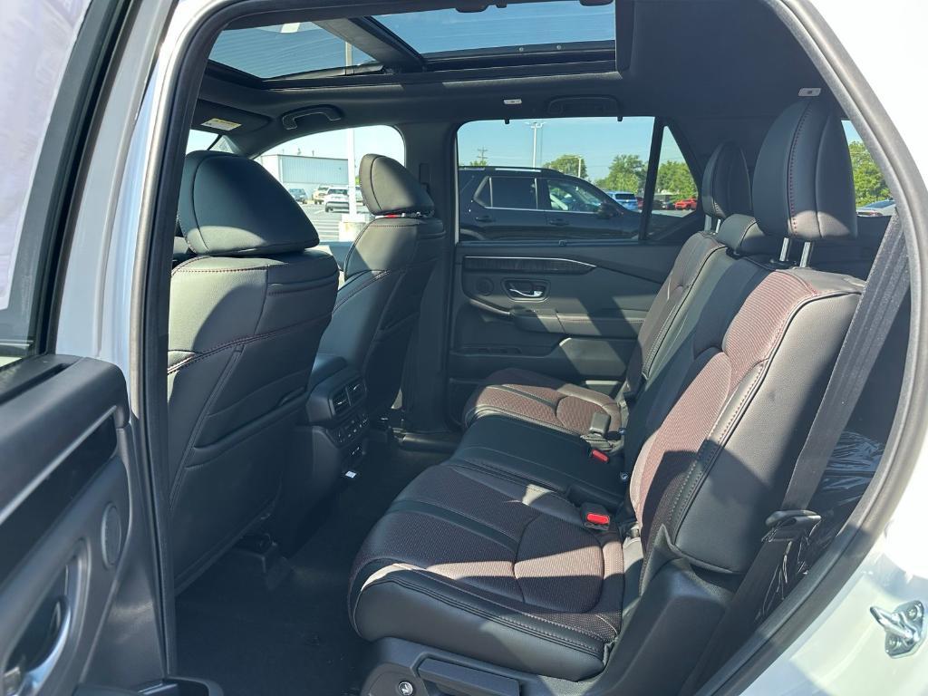 new 2025 Honda Pilot car, priced at $56,485