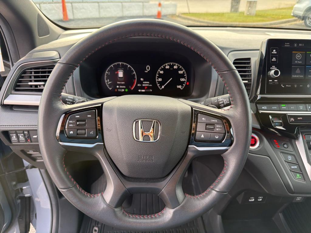 used 2025 Honda Odyssey car, priced at $40,900